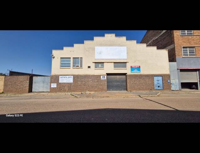 1,500M² WAREHOUSE FOR SALE IN NEW CENTRE